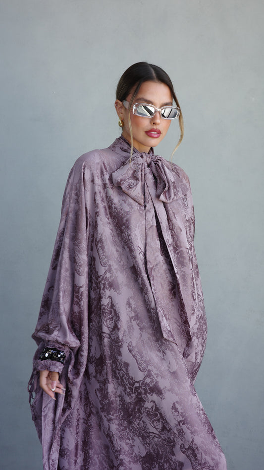 שמלת אוברסייז מעוגלת עניבה גוצי | סגול חום