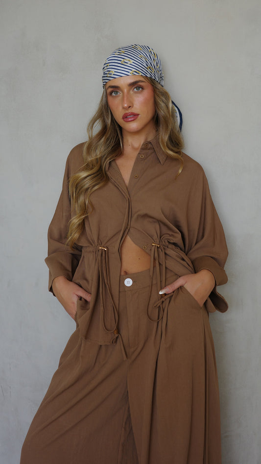 חליפת מכנס גומי כיווץ מקארתי חום| כחול