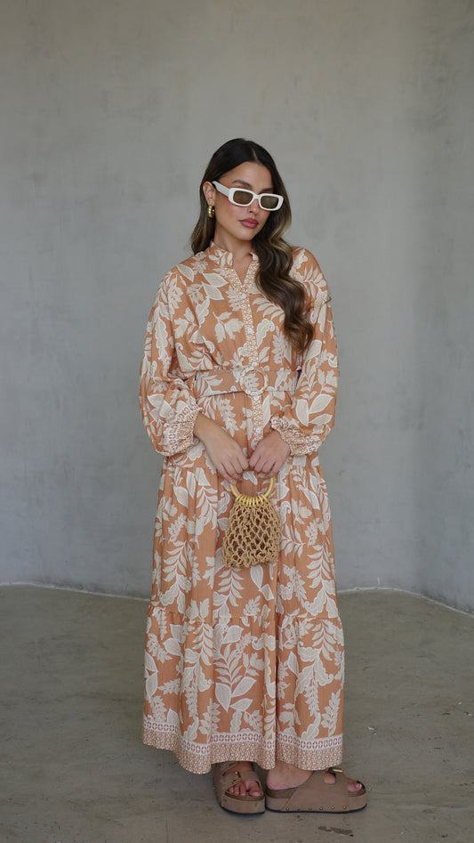 גלביה קומות כפתורים חגורה אמנואל | חום/בז