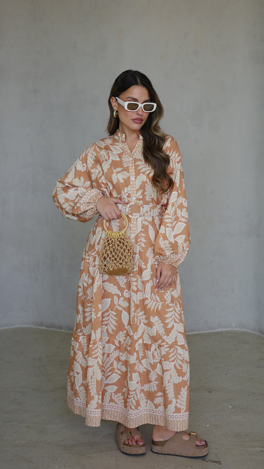 גלביה קומות כפתורים חגורה אמנואל | חום/בז