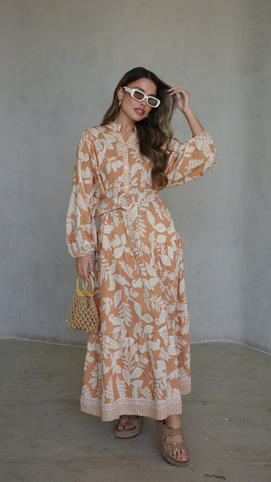 גלביה קומות כפתורים חגורה אמנואל | חום/בז