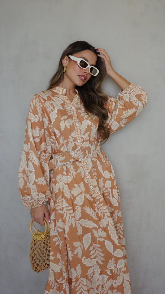 גלביה קומות כפתורים חגורה אמנואל | חום/בז