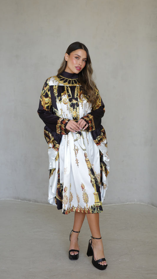 שמלת מידי אוברסייז עטלף גייקובס | לבן/שחור