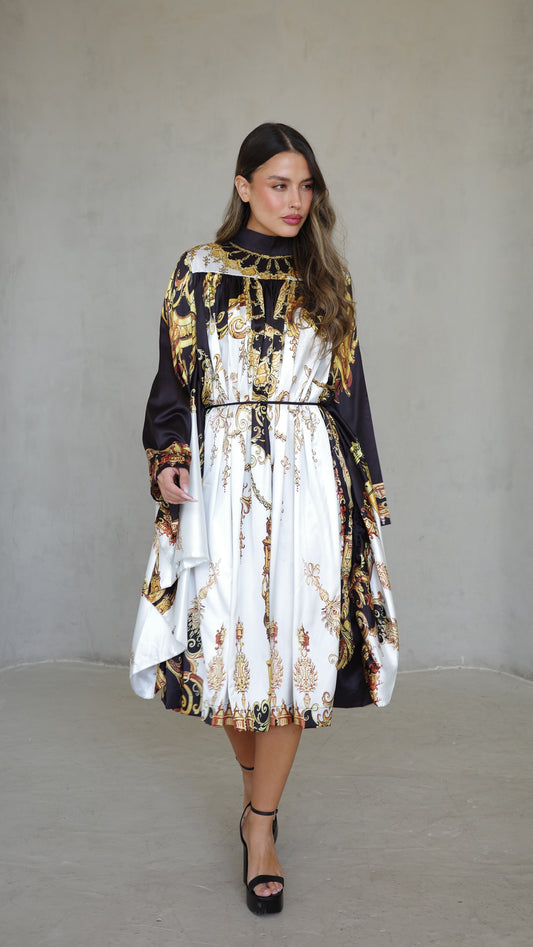 שמלת מידי אוברסייז עטלף גייקובס | לבן/שחור