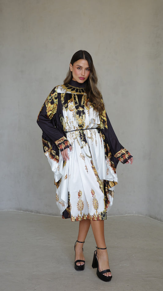 שמלת מידי אוברסייז עטלף גייקובס | לבן/שחור