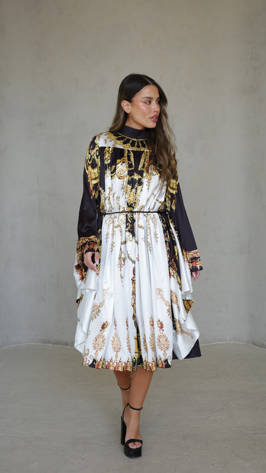 שמלת מידי אוברסייז עטלף גייקובס | לבן/שחור