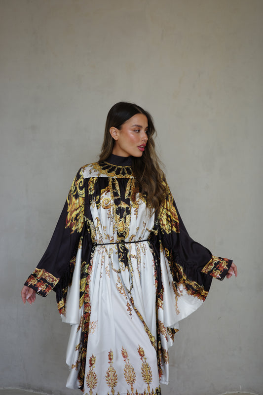 שמלת מידי אוברסייז עטלף גייקובס | לבן/שחור