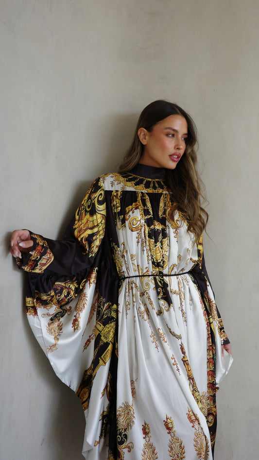 שמלת מידי אוברסייז עטלף גייקובס | לבן/שחור