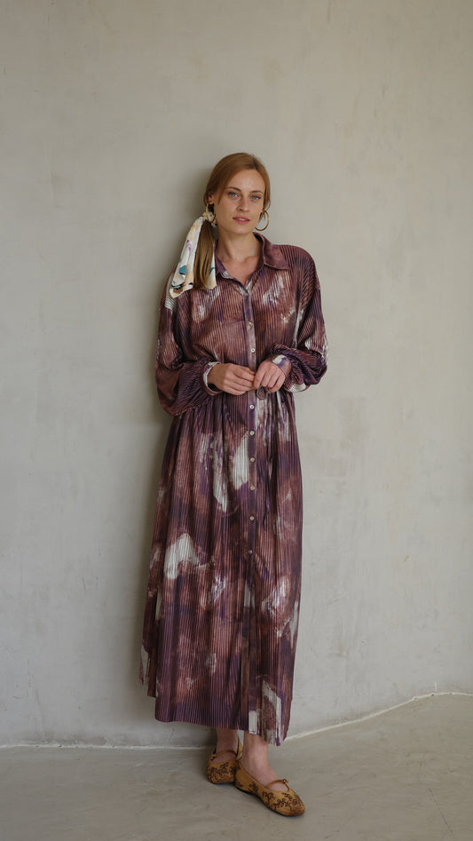 שמלת פליסה כפתורים אבלין | חום