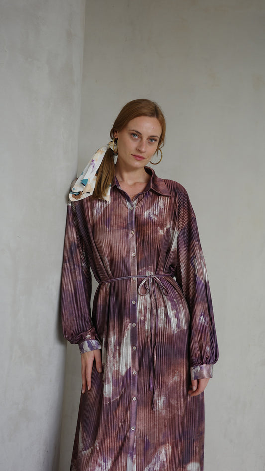 שמלת פליסה כפתורים אבלין | חום