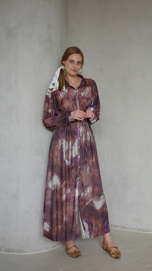 שמלת פליסה כפתורים אבלין | חום