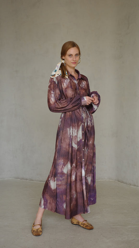 שמלת פליסה כפתורים אבלין | חום