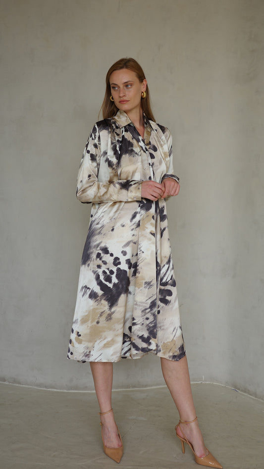 שמלת מידי קלוש צווארון כפתורים דריה | בז