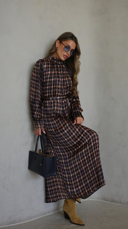 שמלת מידי פליסה קנדרה | שחור/כתום