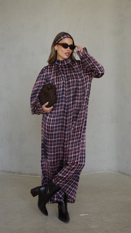 שמלת מידי פליסה קנדרה | שחור/ורוד