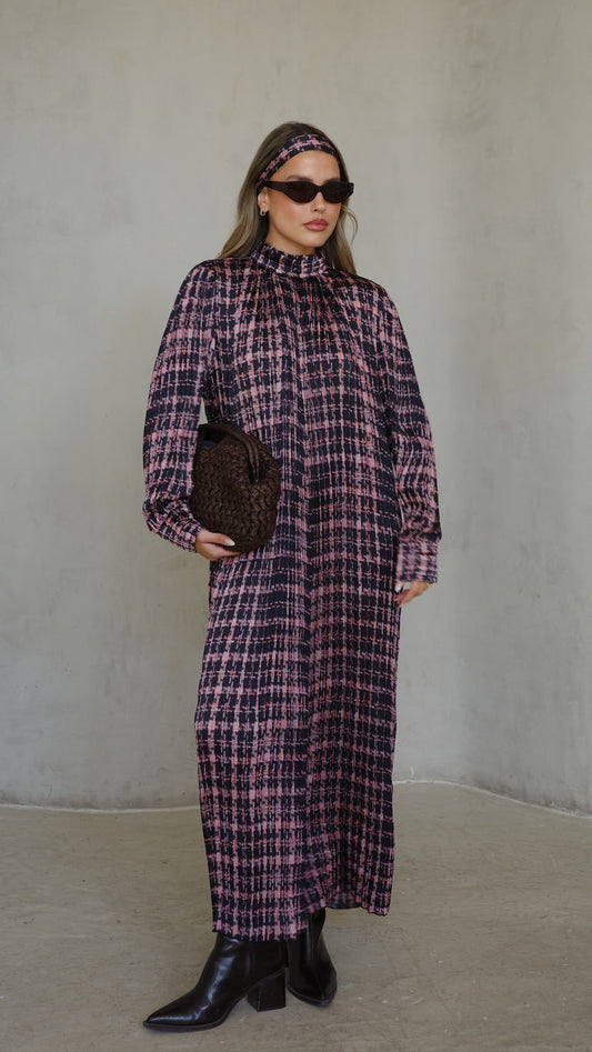 שמלת מידי פליסה קנדרה | שחור/ורוד