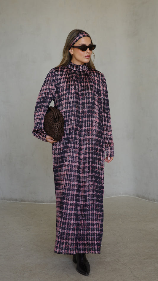 שמלת מידי פליסה קנדרה | שחור/ורוד