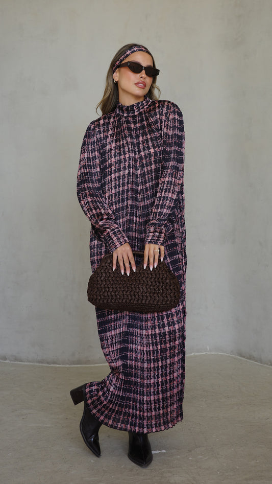 שמלת מידי פליסה קנדרה | שחור/ורוד