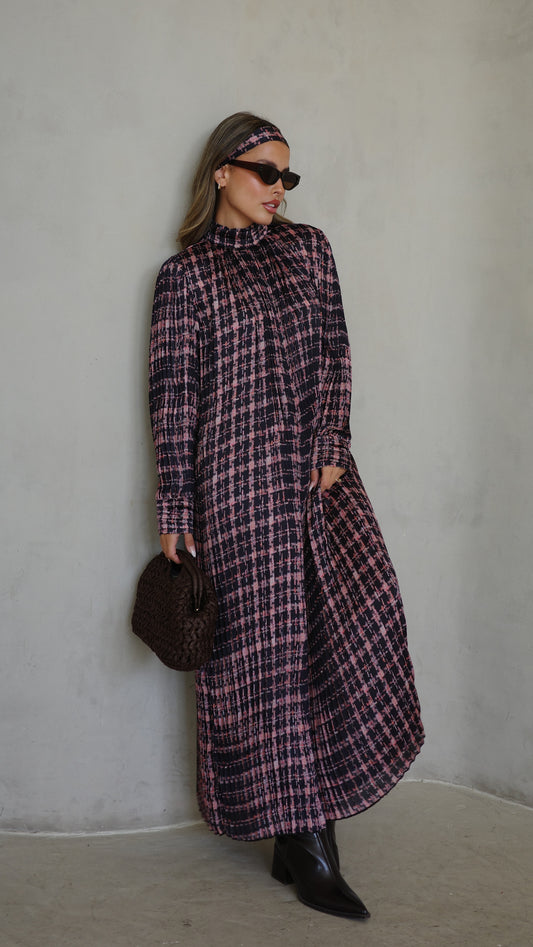 שמלת מידי פליסה קנדרה | שחור/ורוד