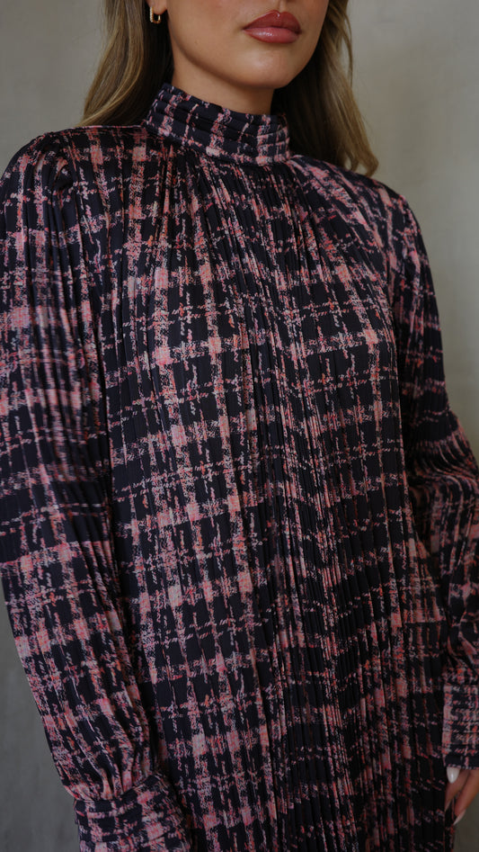 שמלת מידי פליסה קנדרה | שחור/ורוד