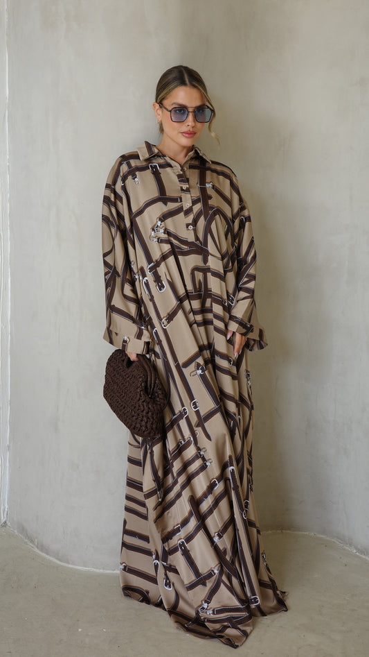 שמלת מקסי אוברסייז סאטן גולייט | חום