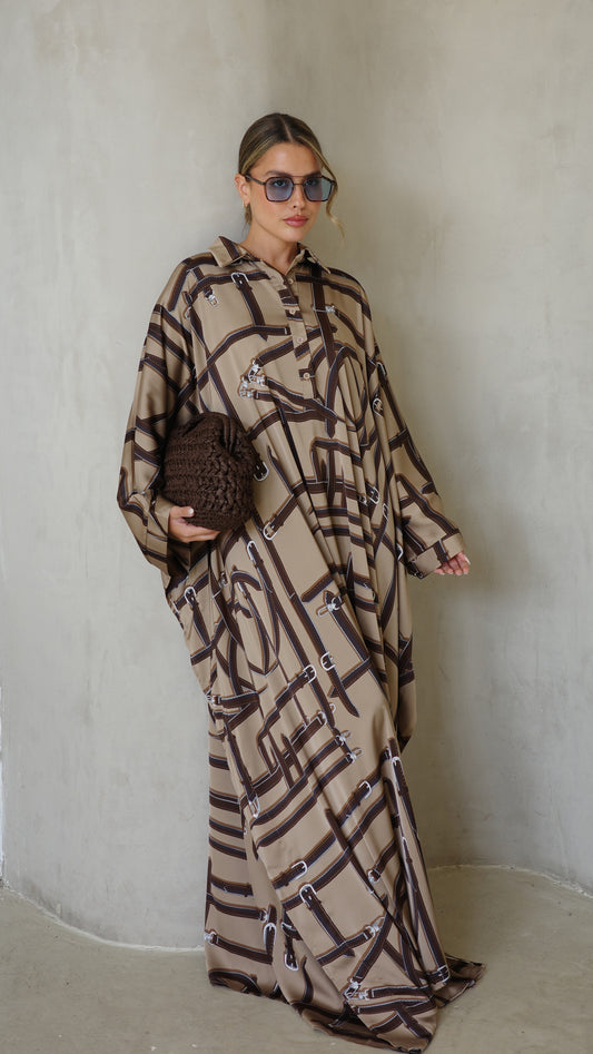 שמלת מקסי אוברסייז סאטן גולייט | חום