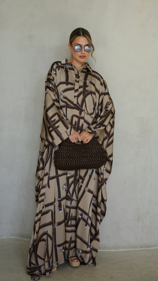 שמלת מקסי אוברסייז סאטן גולייט | חום