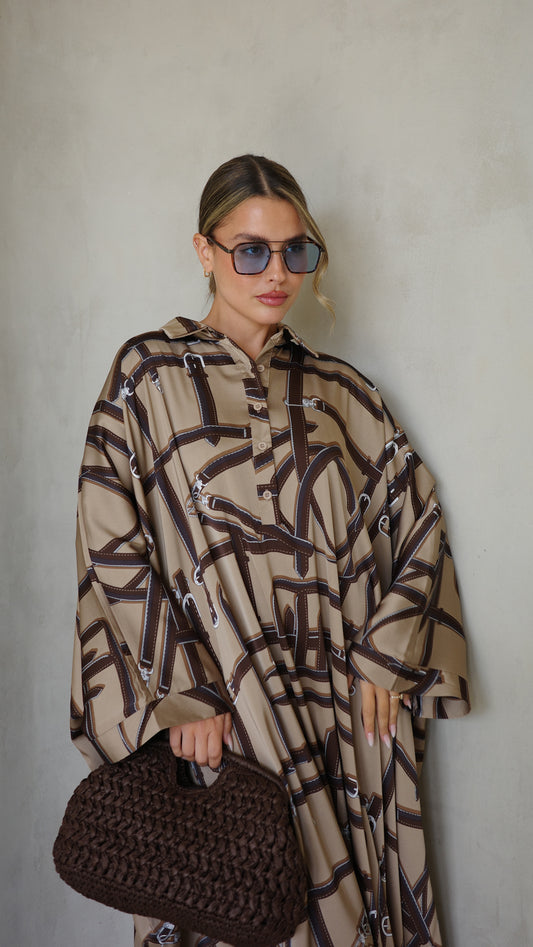 שמלת מקסי אוברסייז סאטן גולייט | חום