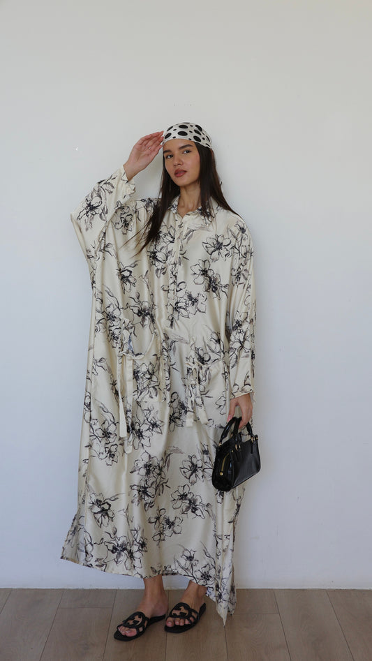 שמלת אוברסיז עטלף אמבר | לבן/שחור