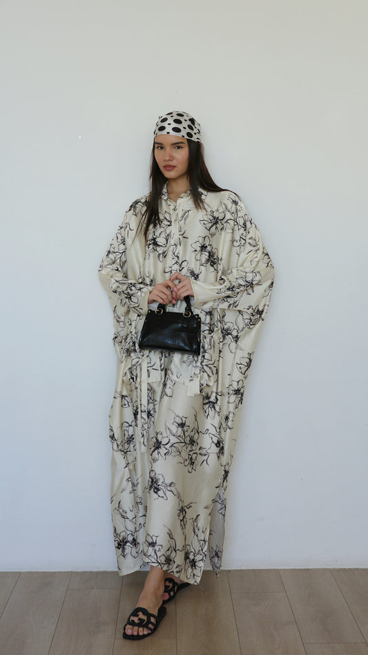 שמלת אוברסיז עטלף אמבר | לבן/שחור