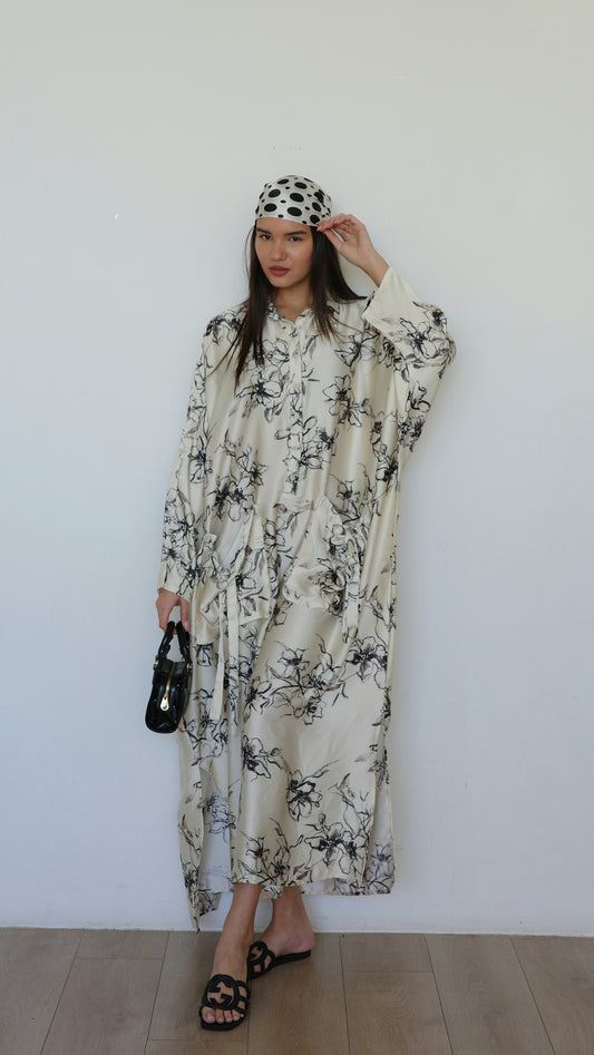 שמלת אוברסיז עטלף אמבר | לבן/שחור