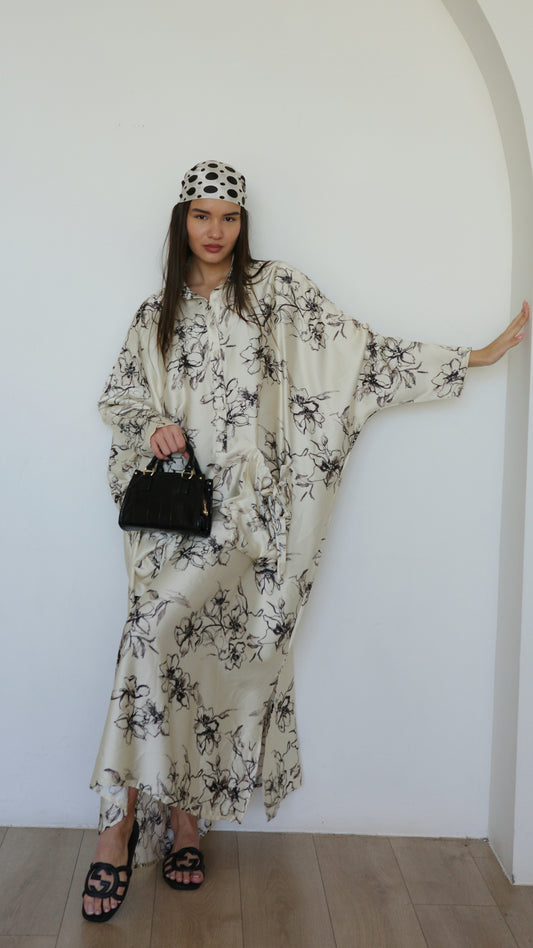 שמלת אוברסיז עטלף אמבר | לבן/שחור