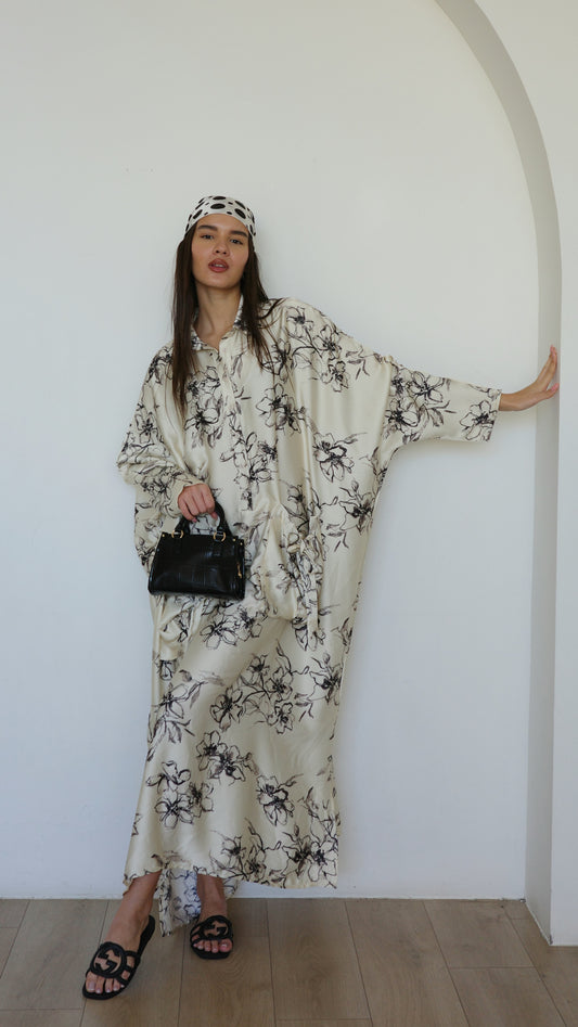 שמלת אוברסיז עטלף אמבר | לבן/שחור