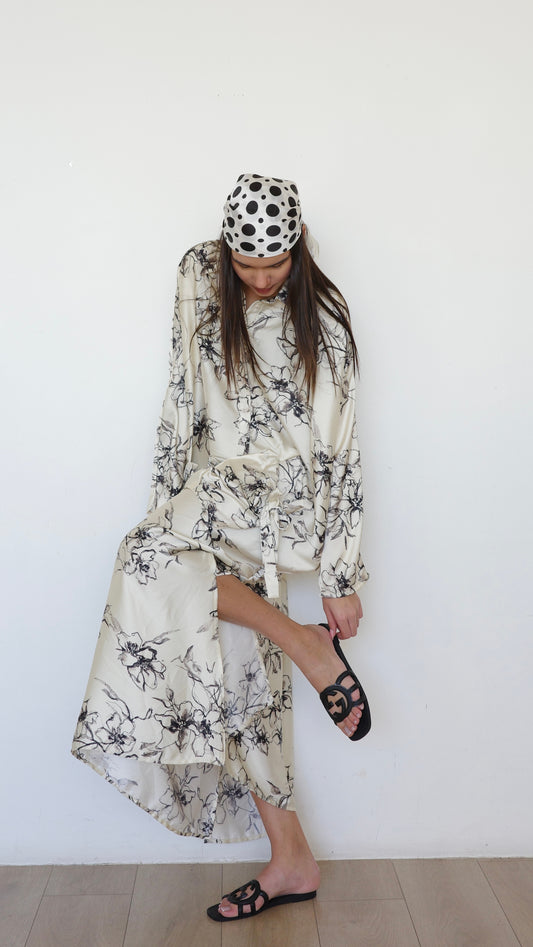 שמלת אוברסיז עטלף אמבר | לבן/שחור