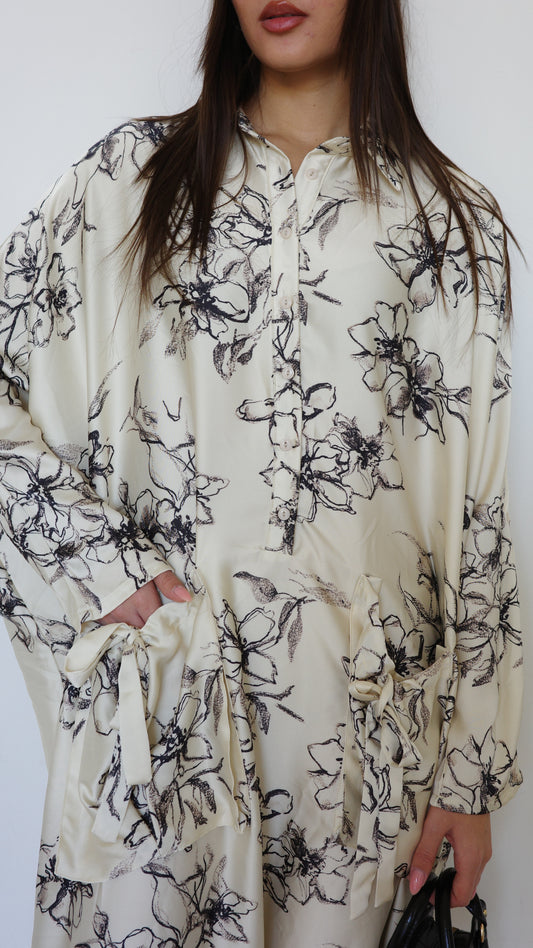 שמלת אוברסיז עטלף אמבר | לבן/שחור