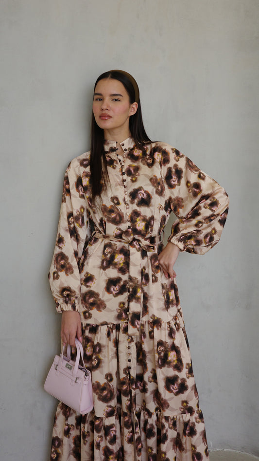 שמלת מקסי קלוש קומות פלווארס | בז/חום