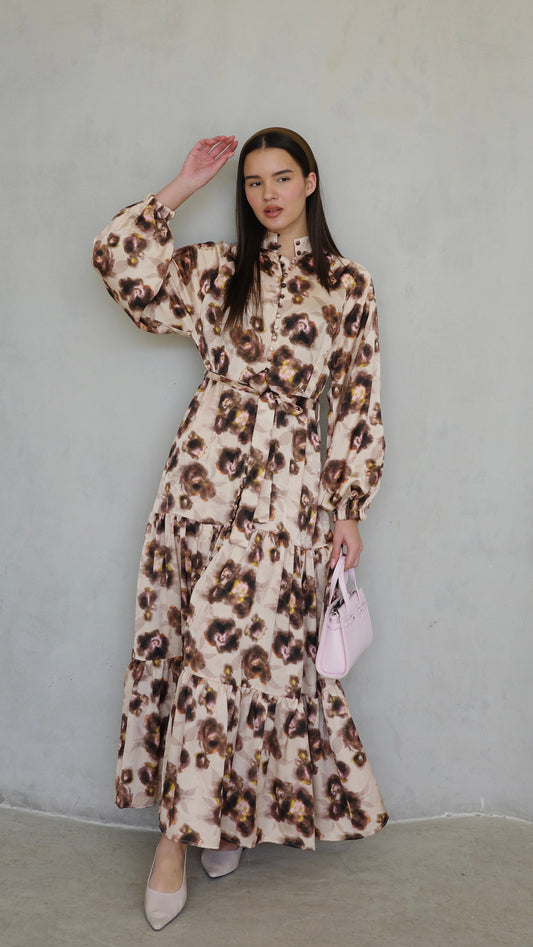 שמלת מקסי קלוש קומות פלווארס | בז/חום