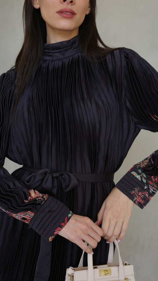 שמלת מידי פליסה קנדרה | שחור