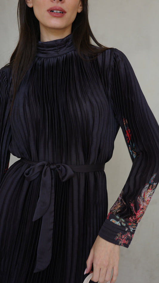 שמלת מידי פליסה קנדרה | שחור