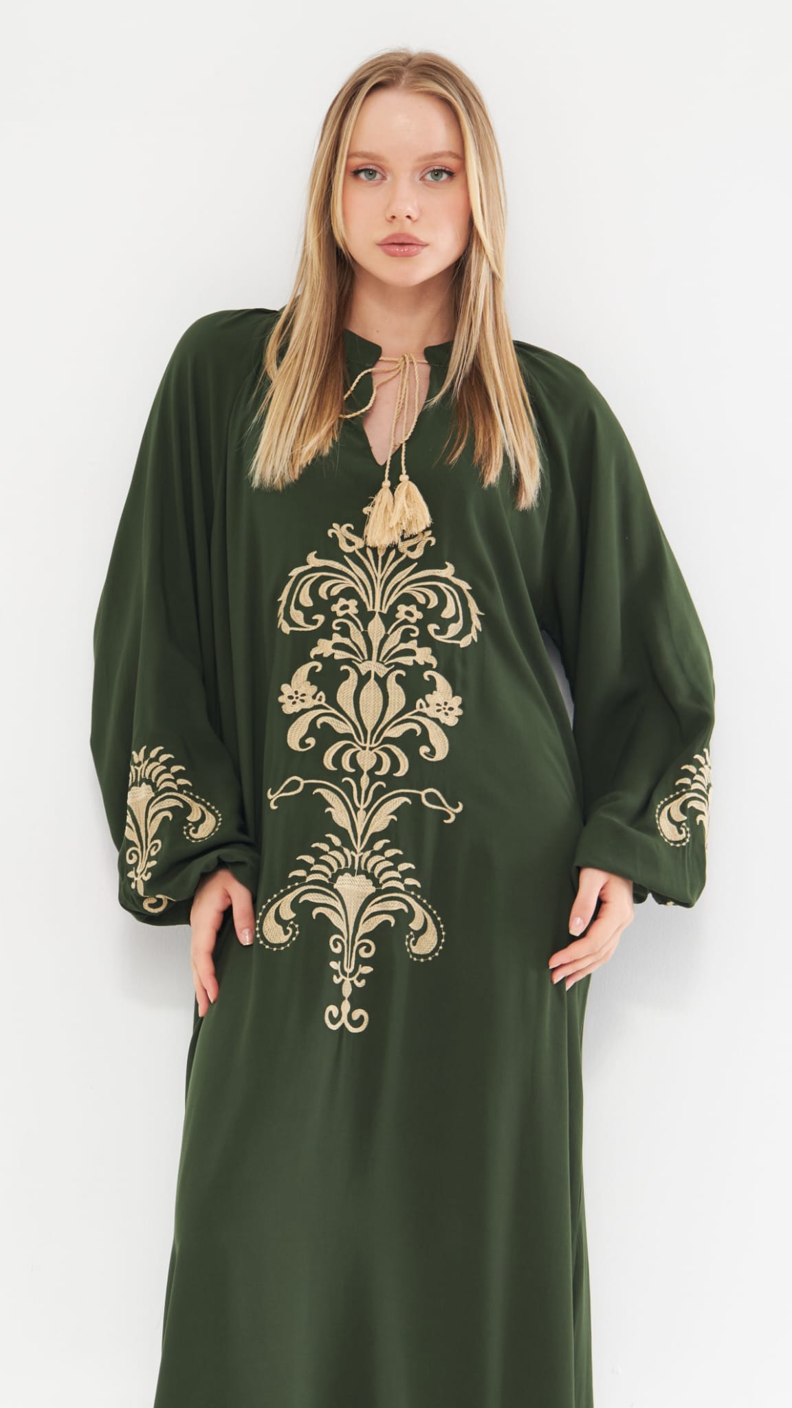 שמלת גלביה מקסי רקמות קארן | ירוק