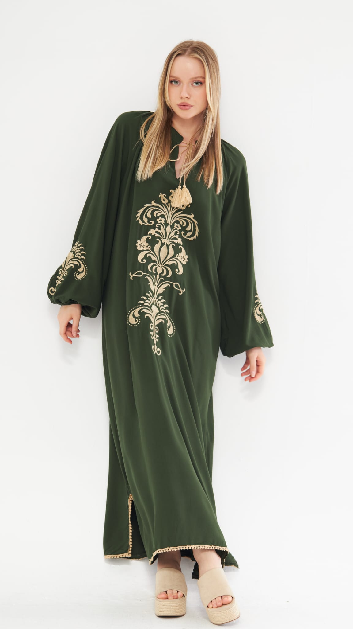 שמלת גלביה מקסי רקמות קארן | ירוק